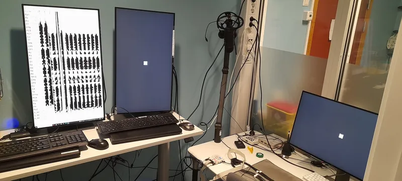 cosy EEG booth